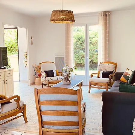 Cozy House With Garden In Сasa de vacaciones