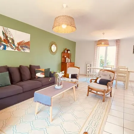 Cozy House With Garden In Holiday home *