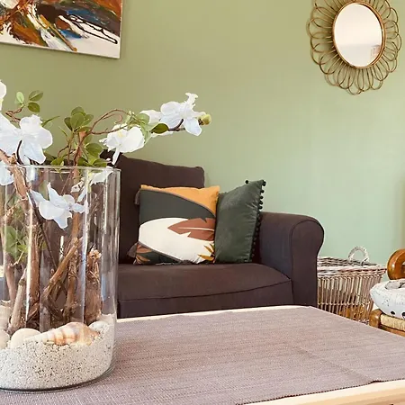 Cozy House With Garden In Holiday home