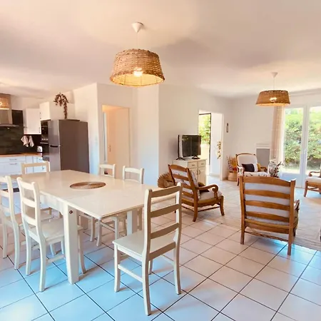 Cozy House With Garden In * La Teste-de-Buch